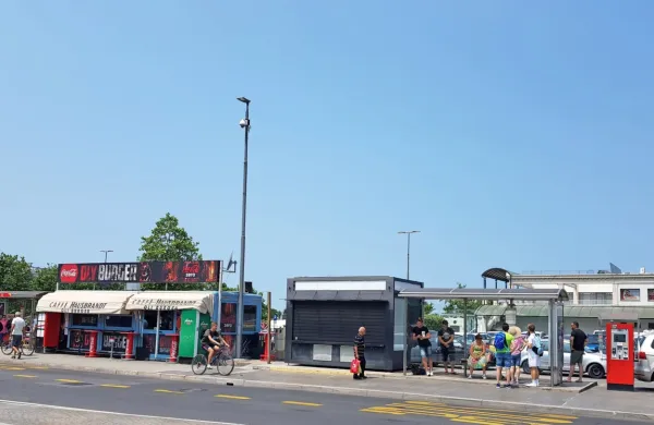 Podjetje Tobačna 3DVA bo prihodnji mesec odprlo  že eno leto zaprto trafiko na avtobusnem 
postajališču ob tržnici na Piranski cesti. 

