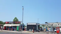 Podjetje Tobačna 3DVA bo prihodnji mesec odprlo  že eno leto zaprto trafiko na avtobusnem 
postajališču ob tržnici na Piranski cesti. 

