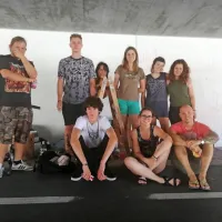 Ekipa mladih bo še danes ustvarjala v podhodu pri baru Mandrač. 
