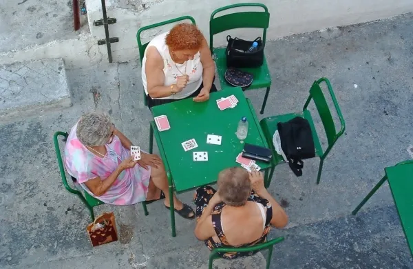 Zviševanja upokojitvene starosti na 67 let za zavarovance brez 40 
let pokojninske dobe, kar je predlagalo ministrstvo za delo, naj ne 
bi bilo.