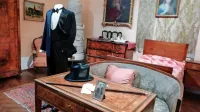 Sobe palače Coronini so opremljene z dragocenim pohištvom in 
številnimi umetniškimi deli.