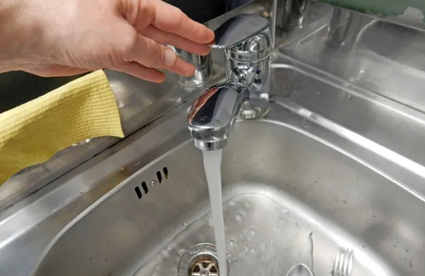 V Istri porabijo pozimi  le 250 do 270 litrov vode na sekundo, poleti   
pa  430 do 450 litrov. Če ne bodo zbrali teh količin, bodo porabo  
prisiljeni omejiti. 