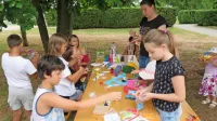 Park pri starem gradu je v teh vročih dneh odličen kraj za 
ustvarjanje, druženje, rekreacijo in še kaj.