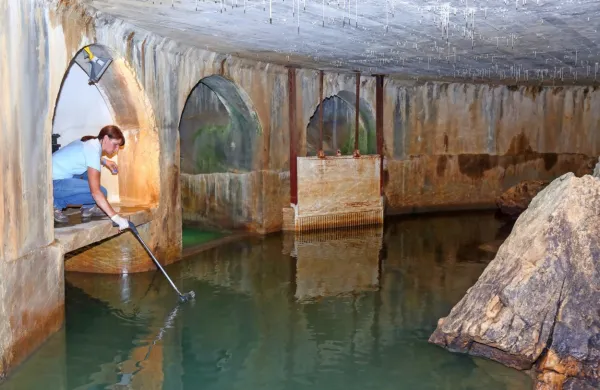 Vodo na  izviru Rižanskega vodovoda pri Bobrih vzorčijo trikrat na 
dan, ob 6., 14. in 22. uri.