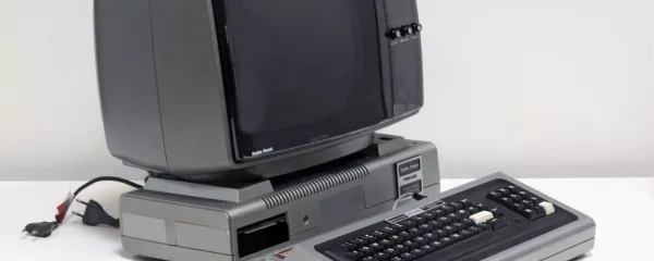  Radio Shack TRS 80 je bil prvi osebni računalnik v slovenski 
Istri. 