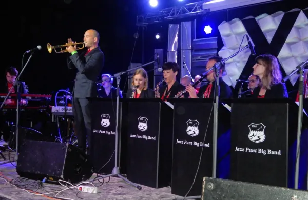 Jazz Punt Big Band je naštudiral legendarne nemške začetnike elektronske glasbe Kraftwerk.