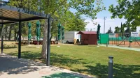  Travniki v ŠRC Bonifika so  bili zlasti ob koncu šolskega leta 
priljubljena točka, kjer so se srečevale skupine staršev in otrok z 
učiteljicami in se na takšen način poslovile od šolskega leta.