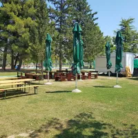 V ŠRC Bonifika so pikniki, rojstni dnevi in zabave  mogoči le v dogovoru z gostincem, ki je prek razpisa dobil v najem tamkajšnjo površino.