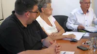 Revizor Aleksander Kupljenik (desni, ob njem Marija Benčina in 
Tomaž Vencelj) je svet občine uspel prepričati, da bo zakonit dvig 
cen osnovnih komunalnih storitev najmanj boleč za občane.
