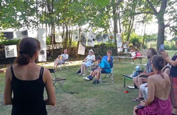 Odprtje svečanske knjižnice na prostem so tokrat popestrili z 
umetniškimi deli.