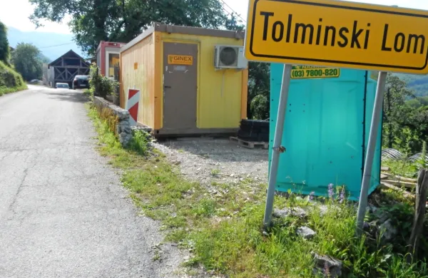 Zadlaščica je v Tolminski Lom pritekla v teh dneh, v Kanalskem 
Lomu bodo nanjo morali še počakati.
