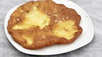 Prekmurski langaš s česnom