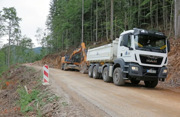 Do jeseni bo sedemkilometrski odsek na cesti med Ilirska Bistrico 
Grdo Drago obnovljen. 