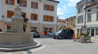 Turisti ne zavijejo na  stari trg, ker se tam nič ne dogaja. Z zaporo 
za avtomobile namerava občina zagotoviti tudi vsebine zanj. 
