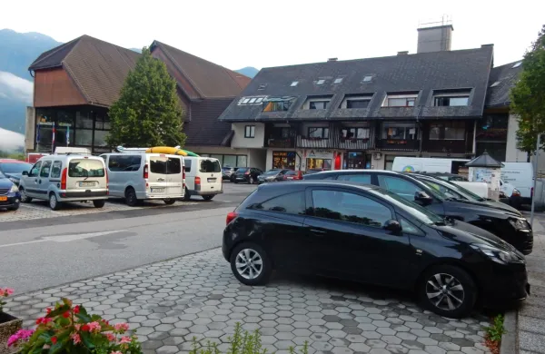 Od začetka avgusta bo treba pri kulturnem domu plačati en evro 
na uro, prva ura bo brezplačna. 