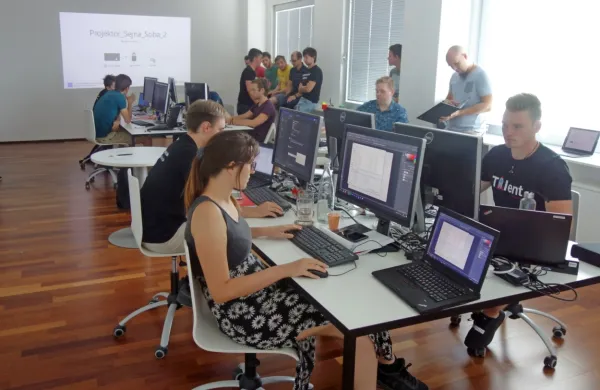 Mladi programerji, tako študenti kot dijaki, so v desetih dneh domala iz nič ustvarili “izdelek”, ki bi ga bilo mogoče tržiti.