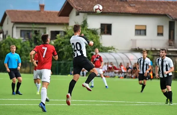 Biljenci (v črno-belih dresih) so se v pripravljalnem obdobju  
pomerili s Sežanci in Koprčani.