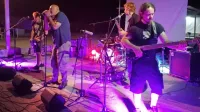 Demolition Group so zaigrali zimzelene skladbe, kot je Dež, pa tudi 
najnovejše skladbe z albuma  Pojdiva tja. 