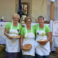 Aktiv kmečkih žena je kot vsako leto pripravil domače dobrote.  