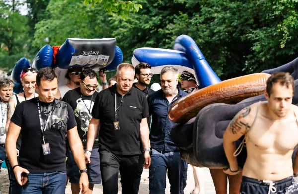 Minister za gospodarstvo Zdravko Počivalšek po ogledu festivala 
Metaldays ni mogel verjeti, kako skrbijo za ekologijo.