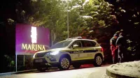 Pred natanko pol leta so v savna klub Marina na Ajševici vkorakali 
do zob oboroženi policisti in prekinili tamkajšnjo nezakonito 
dejavnost zlorabe prostitucije.