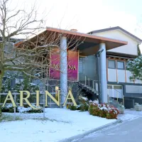 Konec januarja se je v savna klubu Marina končala  dobičkonosna 
dejavnost plačanih spolnih storitev, od odprtja kluba naj bi se s 
tem ukvarjalo 413 tujk.  
