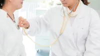 Stroka  ukrep prepoznava za nezakonit in meni, da bi težave rešilo  
100-odstotno plačilo dela novih ambulant in spoštovanje normativa. 