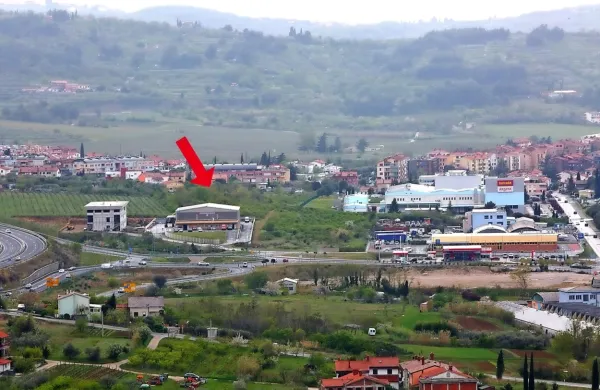 Za stavbo Droge je približno deset hektarjev kmetijskih zemljišč, 
del njih bi občina rada deloma spremenila v stavbna in dovolila 
gradnje.  