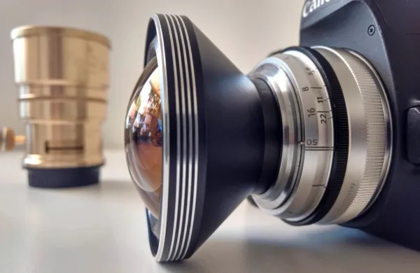 Naiad 15 mm ultraširokokotni objektiv na vmesniku za ostrenje in zaslonko