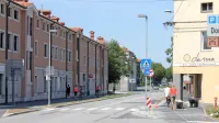 Trenutno se je po kolesarski stezi mogoče peljati od mosta čez 
Hubelj do avtobusne postaje. 