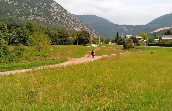 Naselje Soške vile naj bi zgradili do leta 2022, Solkanci pa 
zahtevajo obljubljeno povezovalno cesto. 