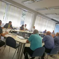 Na sestanek so bili vabljeni župani desetih občin Istre in Krasa ter  Rižanskega vodovoda,  Kraškega 
vodovoda in Komunale Ilirska Bistrica. Na Rižanskem vodovodu menijo, da je najboljša rešitev Padež.