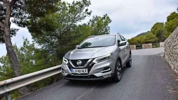 Nissan qashqai z novim 1,7-litrskim dizelskim motorjem in 
samodejnim menjalnikom je bil več kot dostojen sopotnik na 
našem potepanju v okolici Monte Carla.
