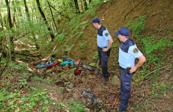 Policiste letos veliko bolj kot lani zaposlujejo ilegalne migracije, pa tudi drugi varnostni dogodki, zato jim pomoč pomožnih policistov pride zelo prav.