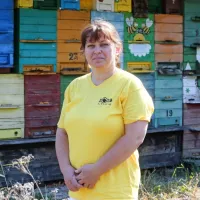 Andreja Smrdelj znanje o čebelah prenaša na mlajše rodove - ne le 
doma, pač pa tudi v dekanski osnovni šoli. 