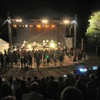 Obiskovalcem iz Slovenije in Italije so šle skladbe zasedbe Grupo 
Compay Segundo dobro z jezika in  od nog. 