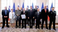 Predsednik države Borut Pahor je članom skupine za razminiranje 
podelil častni znak Republike Slovenije.