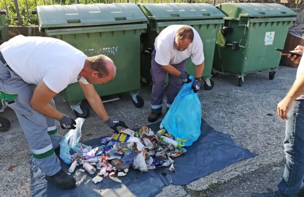 Vsem predpisom navkljub je očitno da je za številne ločevanje 
odpadkov pretežko opravilo.