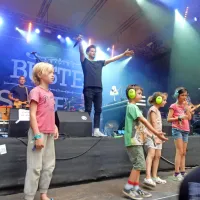 Buster Shuffle iz Londona so obiskovalce navdušili  s klavirskim rokenrolom. 