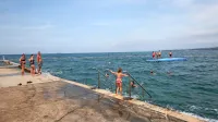 Veselje kopalcev in otroški živžav ob skakanju v morje so prekinili 
novi rezultati analiz, ki so pokazali, da je onesnaženje še vedno 
prisotno. 