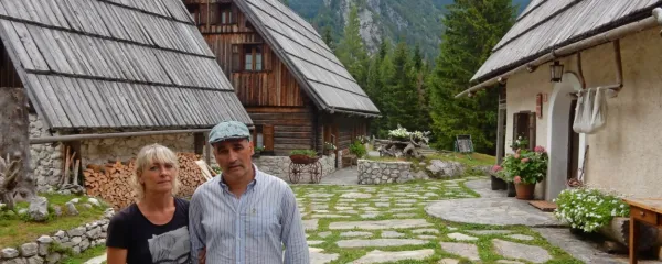 Na Kekčevi domačiji prenočujejo tako politike z vsega sveta kot običajne goste. Samozavestno se nikomur ne klanjajo. 