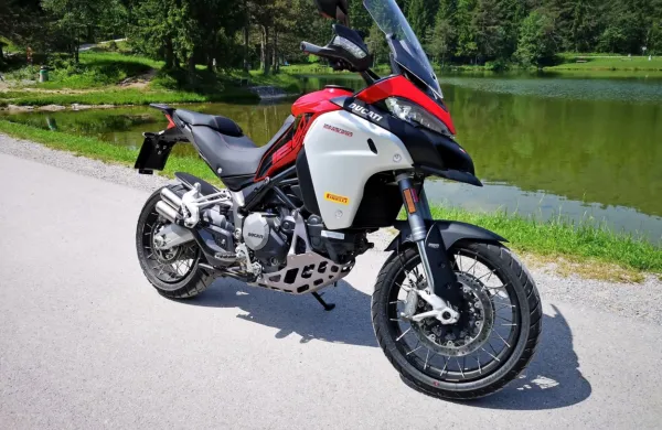Ducati multistrada enduro je kombinacija uživaškega motocikla, 
ki omogoča tudi nekaj adrenalinskih užitkov. In vse to ima svojo 
(visoko) ceno.