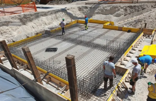 Gradbinci delajo s polno paro, nov objekt se obeta prihodnje 
poletje. 