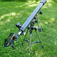 Celestron astromaster 70 EQ tehta dobrih osem kilogramov. 