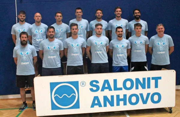V takšni zasedbi so se odbojkarji Salonita zbrali na pripravah za 
sezono 2019-2020.