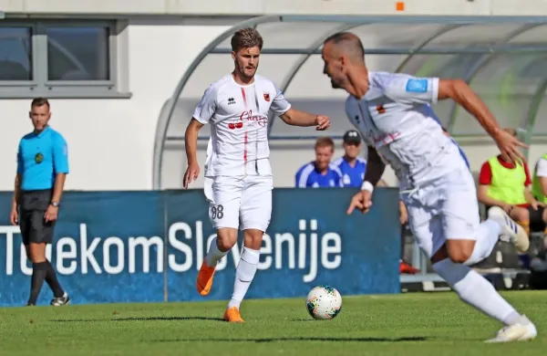Najboljši v domači vrsti je bil vezist Dominik Mihaljević (levo). Predrag Sikimić ni bil pretirano razpoložen, a je zadel z najstrožje kazni.
