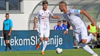 Najboljši v domači vrsti je bil vezist Dominik Mihaljević (levo). Predrag Sikimić ni bil pretirano razpoložen, a je zadel z najstrožje kazni.