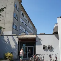 V Domu železničarjev bodo s prihodnjim študijskim letom ukinili 
del študentskih postelj in jih namenili tujim delavcem. 