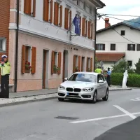 Bovški policisti so silhuete policistov postavili na pet kritičnih točk 
na območju njihove policijske postaje.
