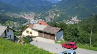 Nekatere  voznike pogled na Idrijo z ozke obvozne ceste čez Gore navdušuje, nekatere pa straši. Drsi priznava, da je ta cesta preveč 
nevarna za večji promet osebnih vozil. 